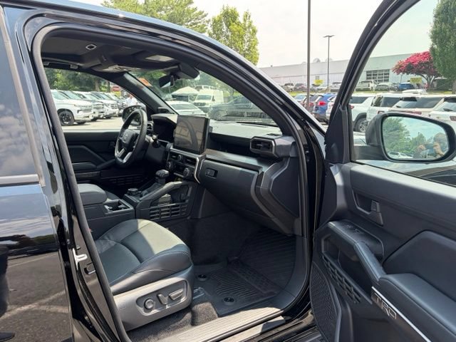 Used 2025 Toyota 4Runner TRD Off-Road Premium AWD/4WD image 31