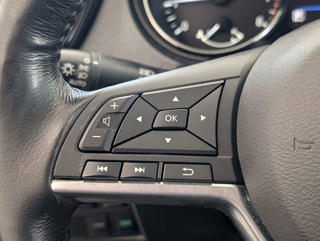 Used 2019 Nissan Rogue SV w/ Premium Package FWD image 25