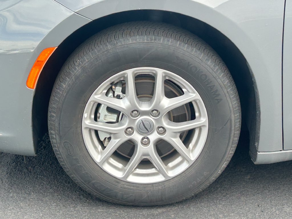 Used 2025 Chrysler Pacifica Select FWD image 11