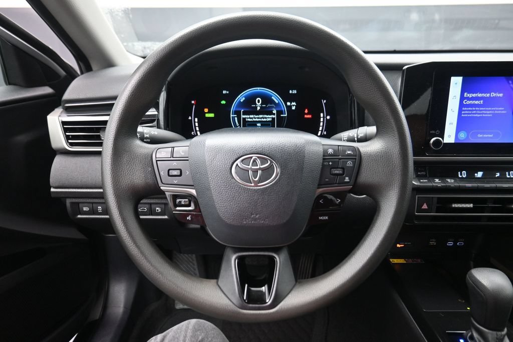 Used 2025 Toyota Camry LE FWD image 6
