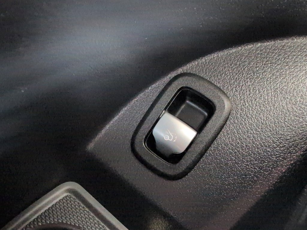 Used 2023 Mercedes-Benz GLC 300 4MATIC image 12