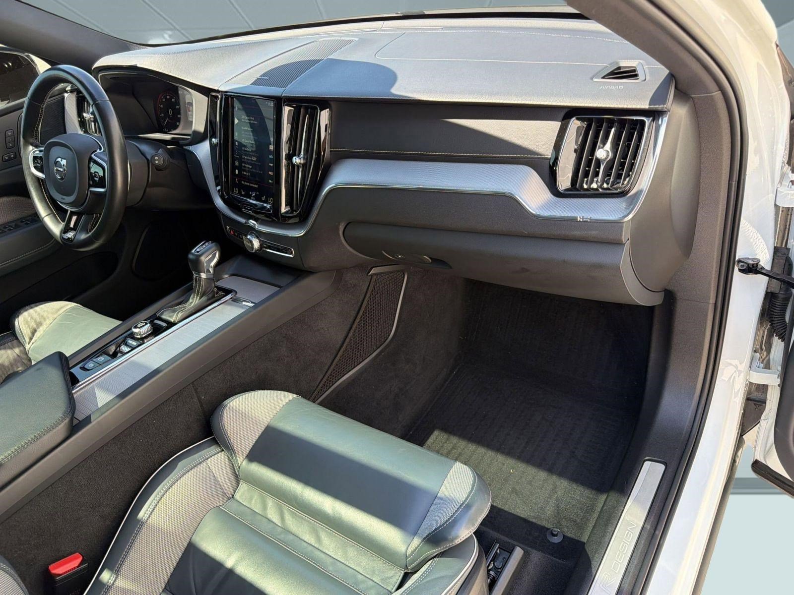 Used 2020 Volvo XC60 T5 R-Design w/ Protection Package Premier AWD/4WD image 30