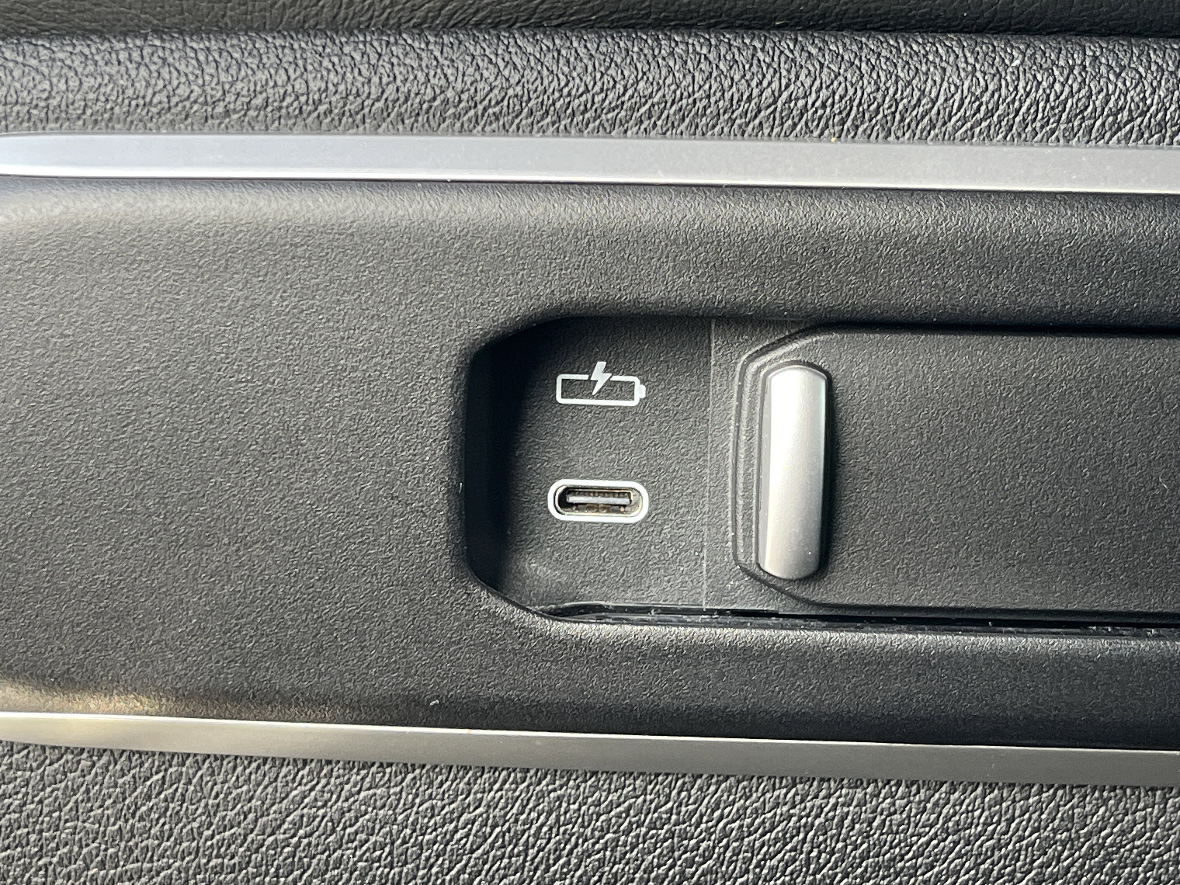 Certified 2024 BMW X7 M60i w/ Executive Package image 24