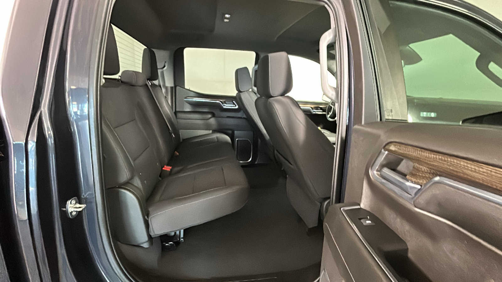Used 2024 Chevrolet Silverado 1500 LT AWD/4WD image 36