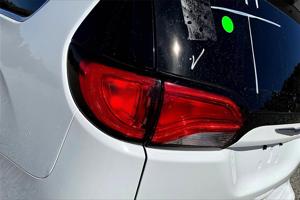Used 2019 Chrysler Pacifica L image 20
