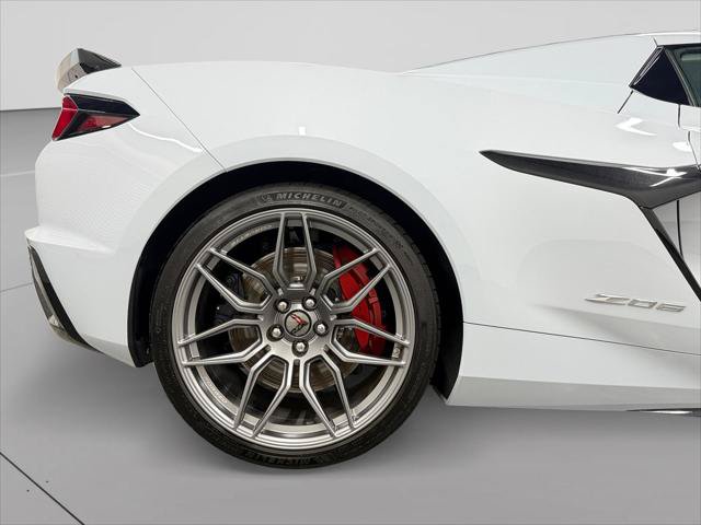 Used 2023 Chevrolet Corvette Z06 w/ Chrome Exterior Badge Package RWD image 23