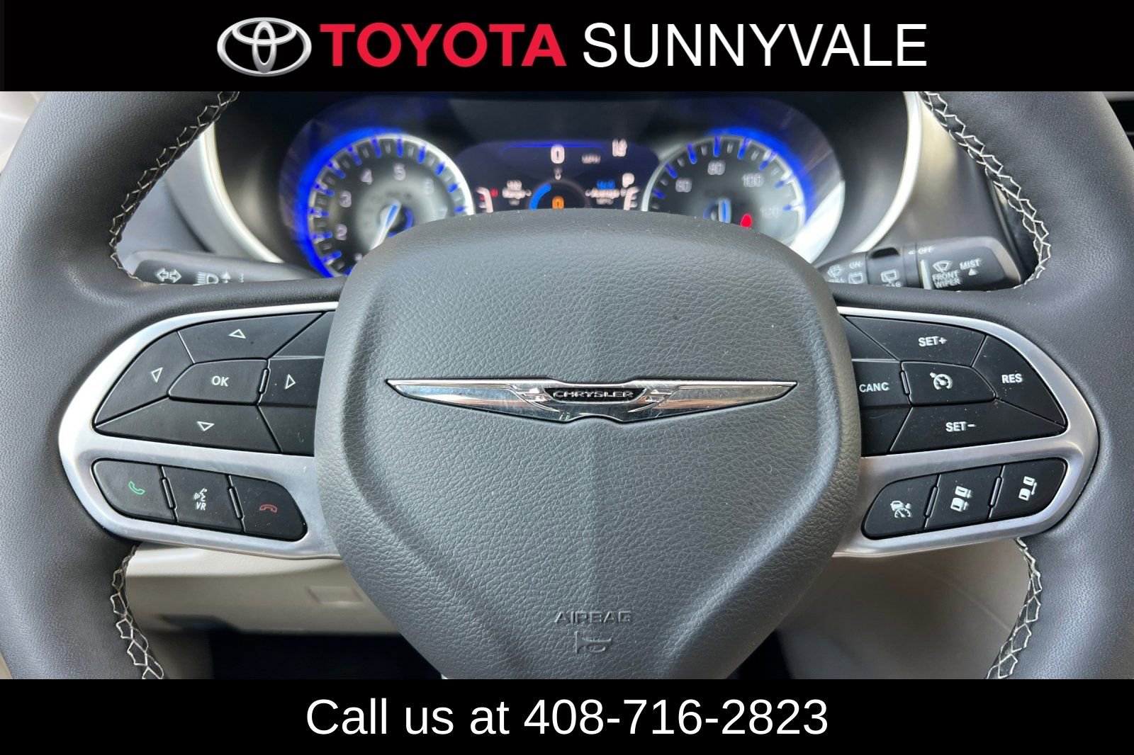 Used 2023 Chrysler Pacifica Touring-L image 28