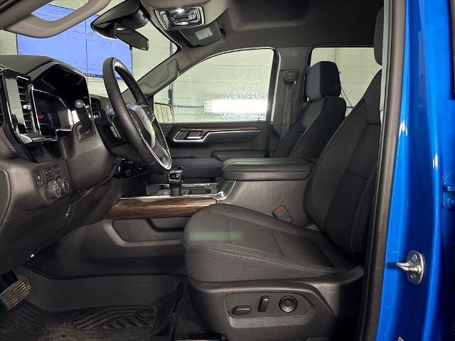 Used 2025 Chevrolet Silverado 1500 LT Trail Boss w/ Convenience Package II AWD/4WD image 12