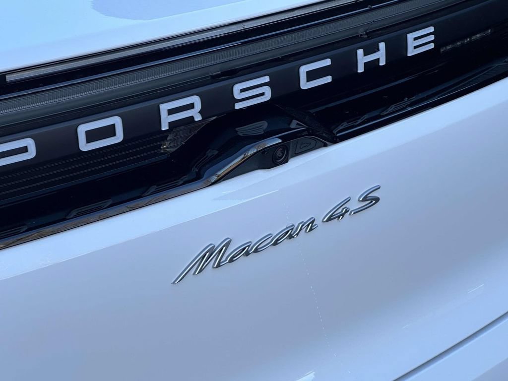 New 2025 Porsche Macan 4S Electric AWD/4WD image 12