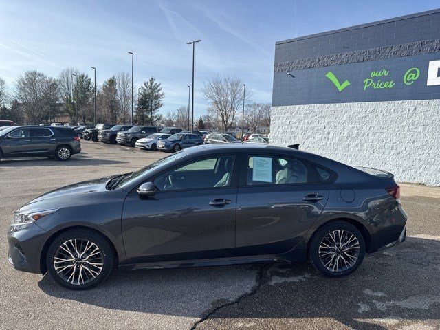 Used 2023 Kia Forte GT-Line image 2