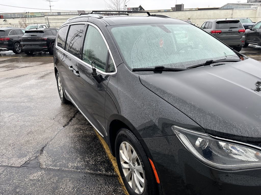 Used 2018 Chrysler Pacifica Touring-L FWD image 7