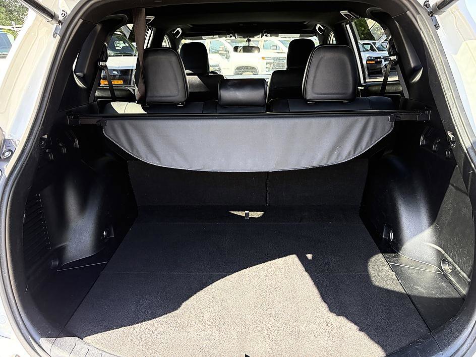 Used 2016 Toyota RAV4 SE FWD image 8