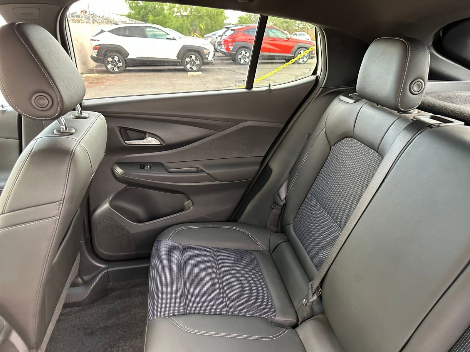 Used 2025 Buick Envista Preferred image 37