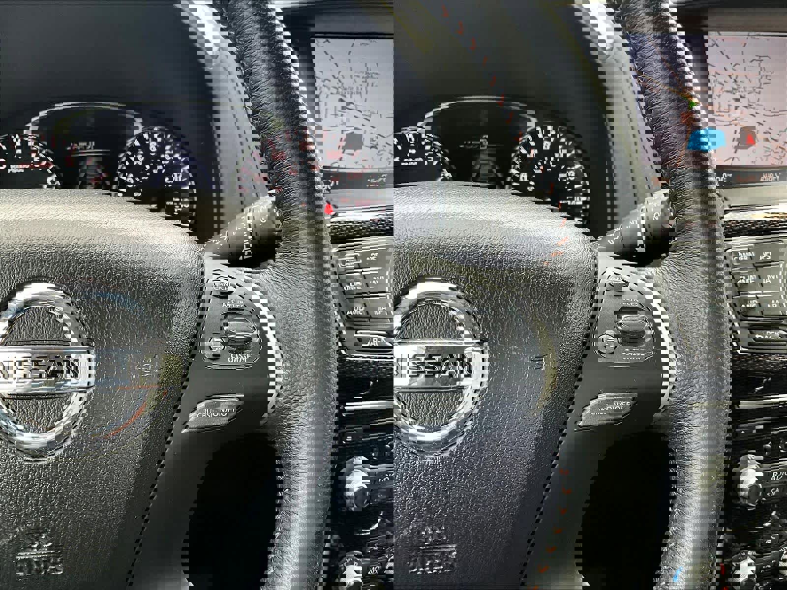 Used 2020 Nissan Pathfinder SL image 25