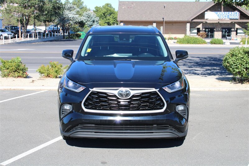 Used 2021 Toyota Highlander XLE AWD/4WD image 4