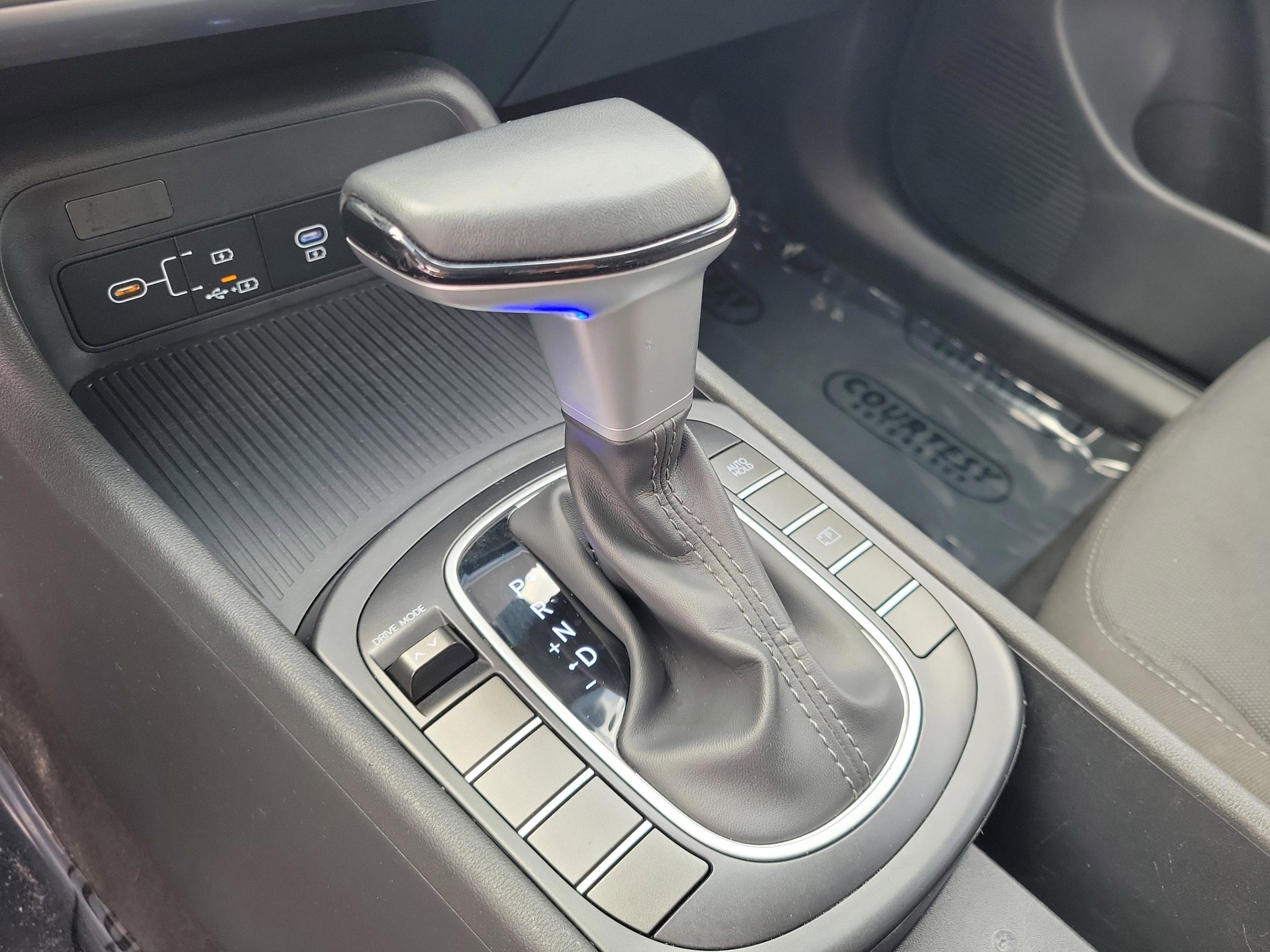 Used 2024 Hyundai Kona SEL image 25