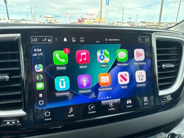 Used 2024 Chrysler Pacifica Touring-L FWD image 5