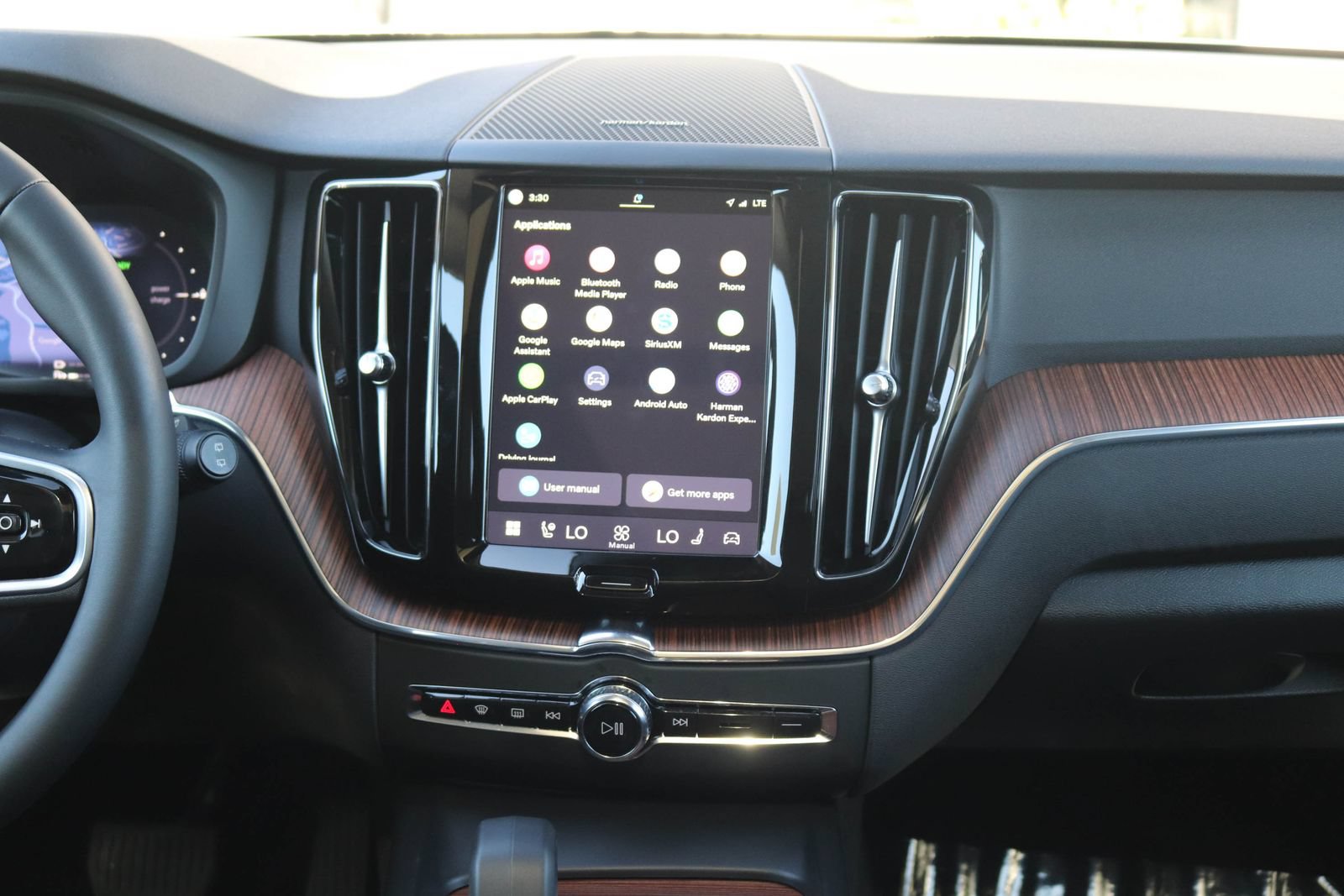 Used 2024 Volvo XC60 T8 Plus w/ Protection Package Premier AWD/4WD image 15