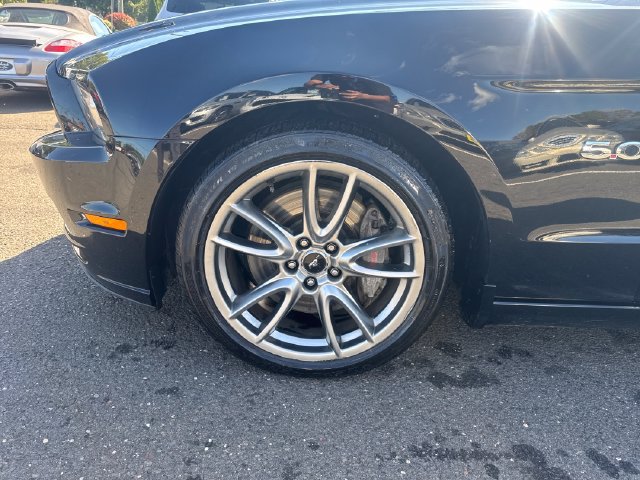 Used 2013 Ford Mustang GT Premium w/ Electronics Pkg RWD image 28