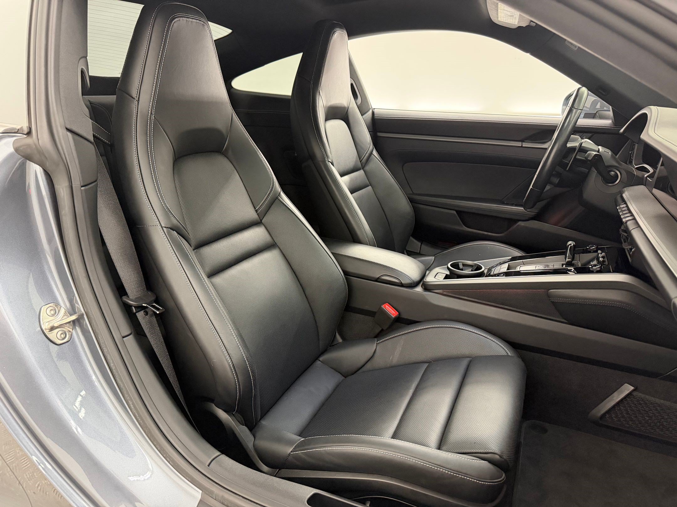 Certified 2025 Porsche 911 Carrera RWD image 27