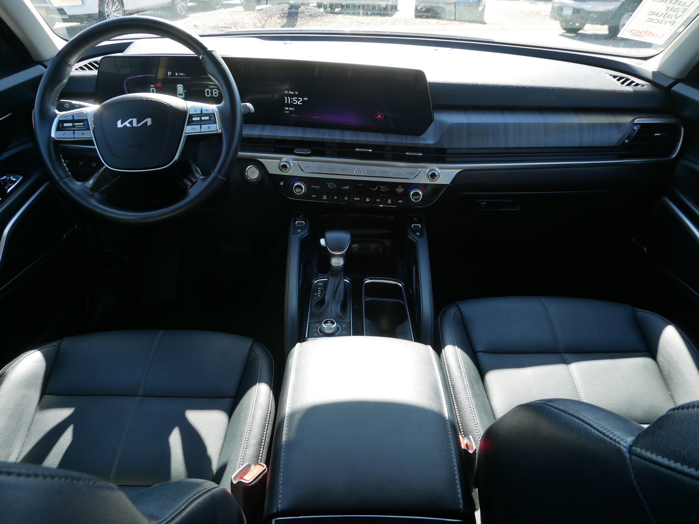 Used 2023 Kia Telluride EX w/ EX Captain's Chair Package image 10