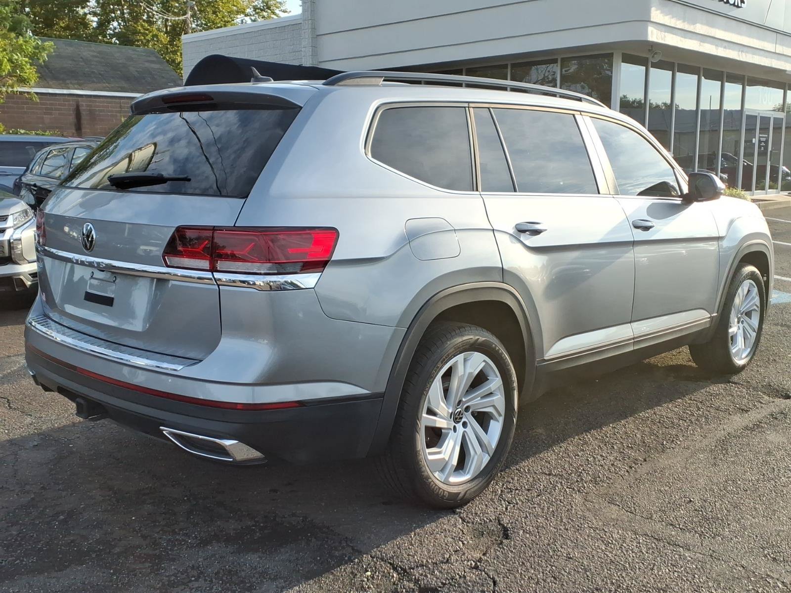 Used 2023 Volkswagen Atlas SE FWD image 3