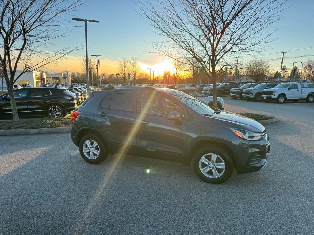 Used 2021 Chevrolet Trax LT w/ Driver Confidence Package image 4