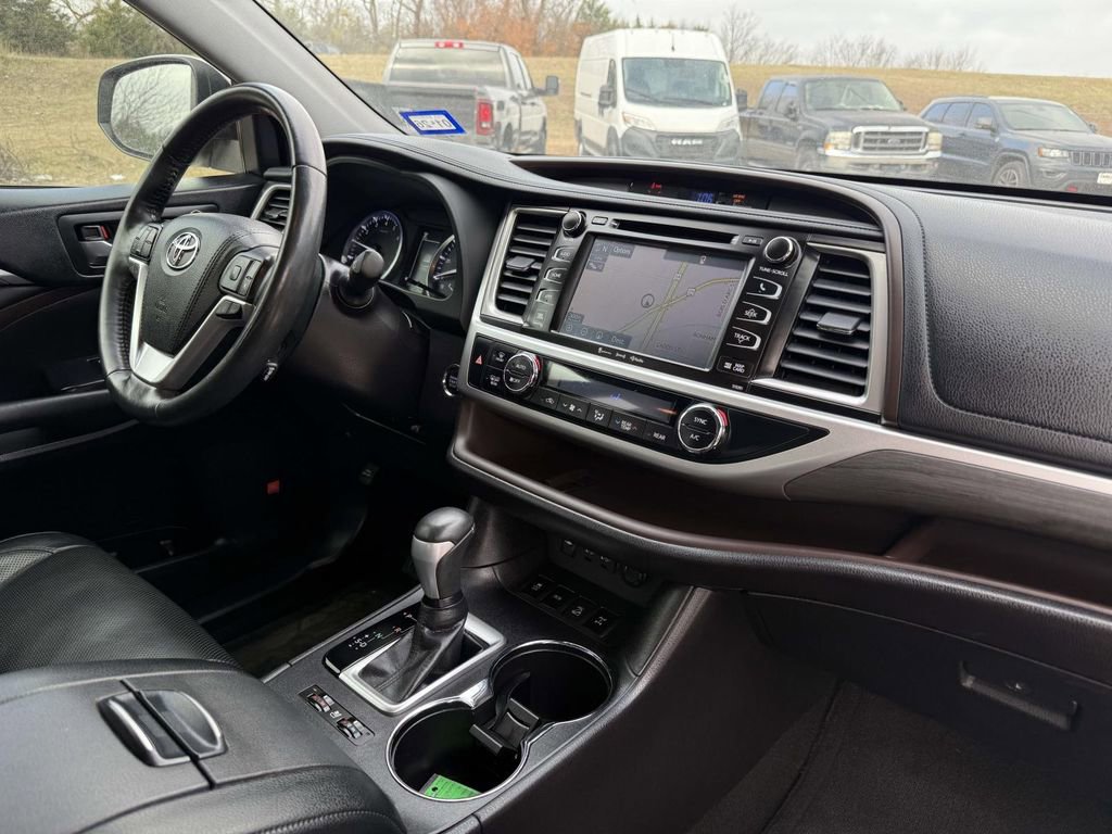 Used 2019 Toyota Highlander Limited Platinum image 34