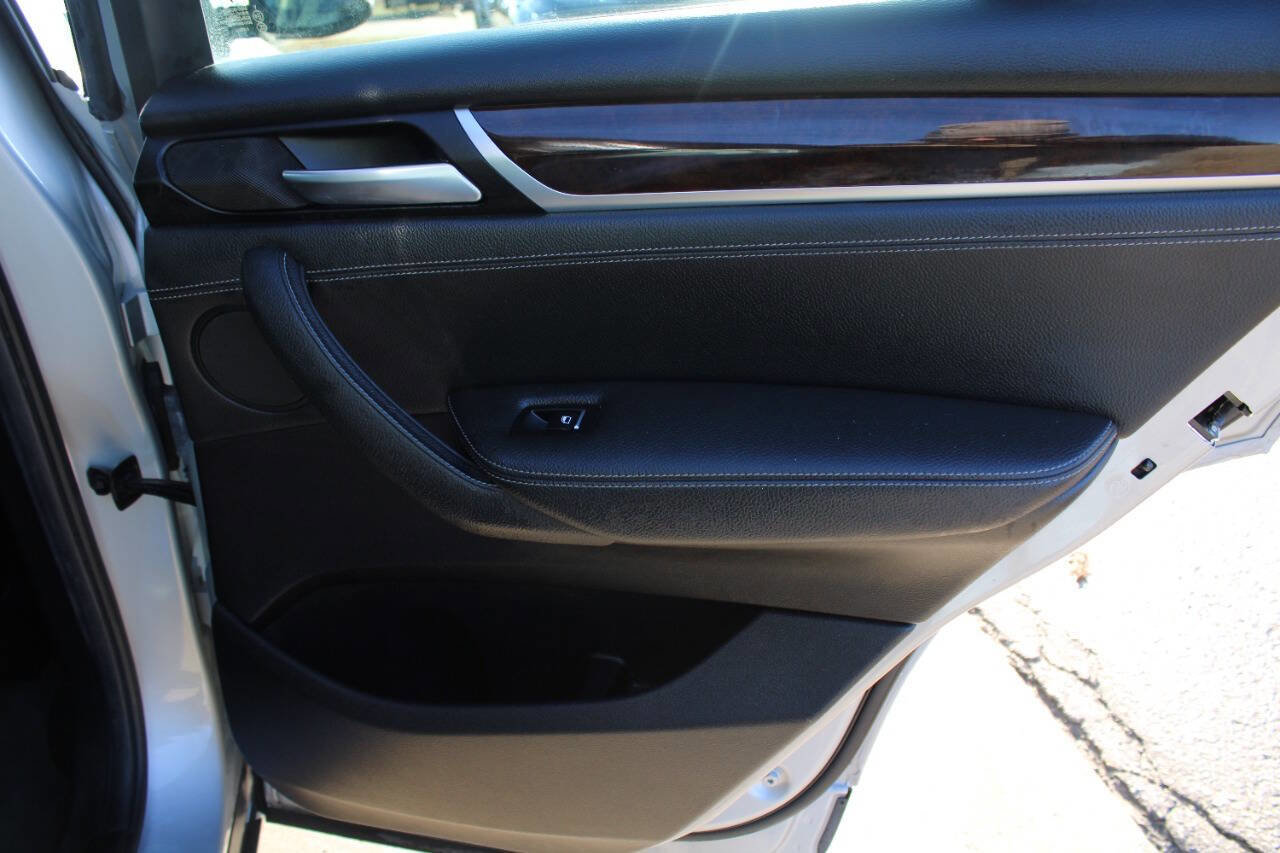 Used 2017 BMW X3 sDrive28i image 4