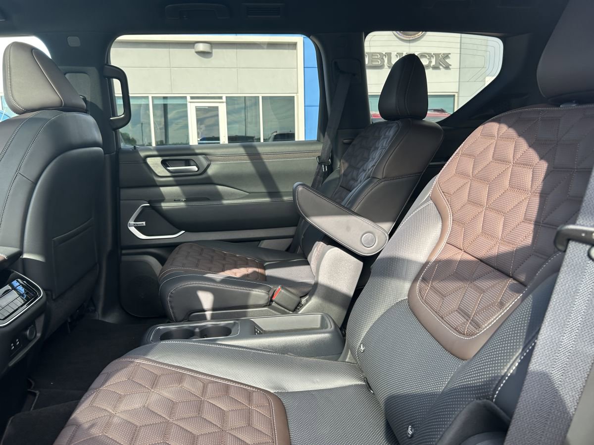 Used 2025 Nissan Armada Platinum AWD/4WD image 14