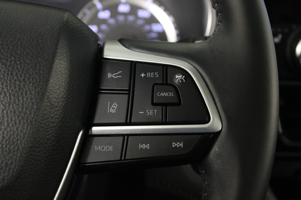 Used 2024 Toyota Highlander XSE FWD image 29