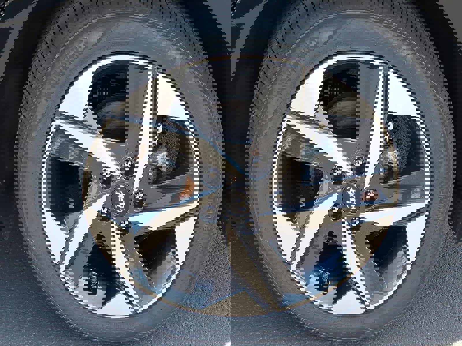 Used 2023 Hyundai Elantra Limited image 11