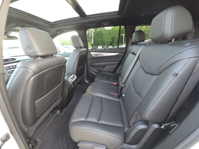 New 2025 Cadillac XT6 Luxury image 14