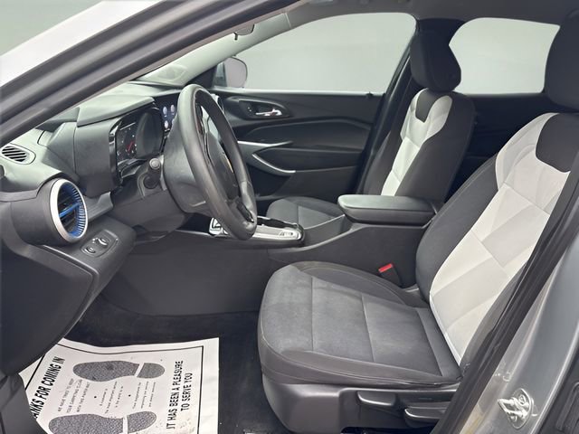 Used 2025 Chevrolet Trax LS w/ LS Convenience Package image 11