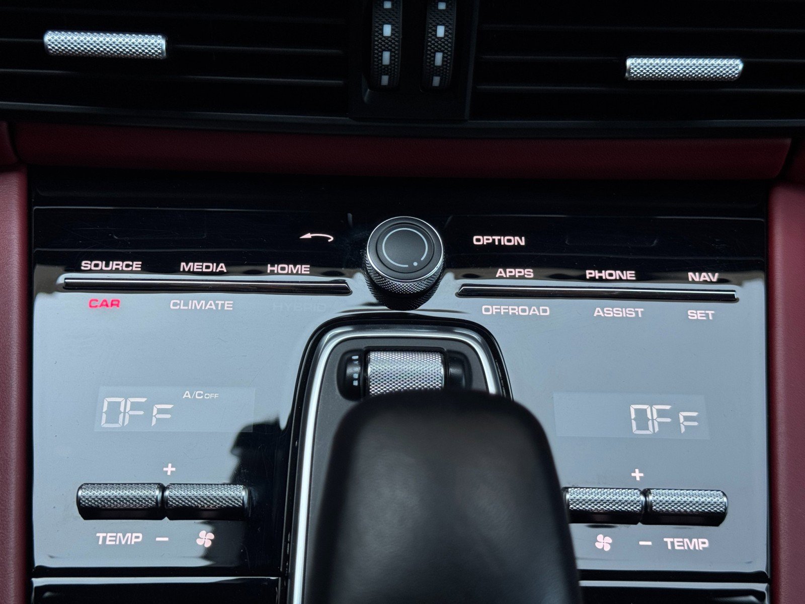 Used 2022 Porsche Cayenne Turbo S w/ Assistance Package image 32