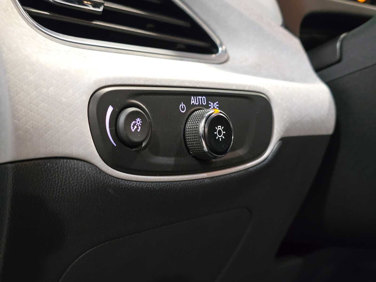Used 2017 Chevrolet Bolt Premier w/ Driver Confidence II Package FWD image 23