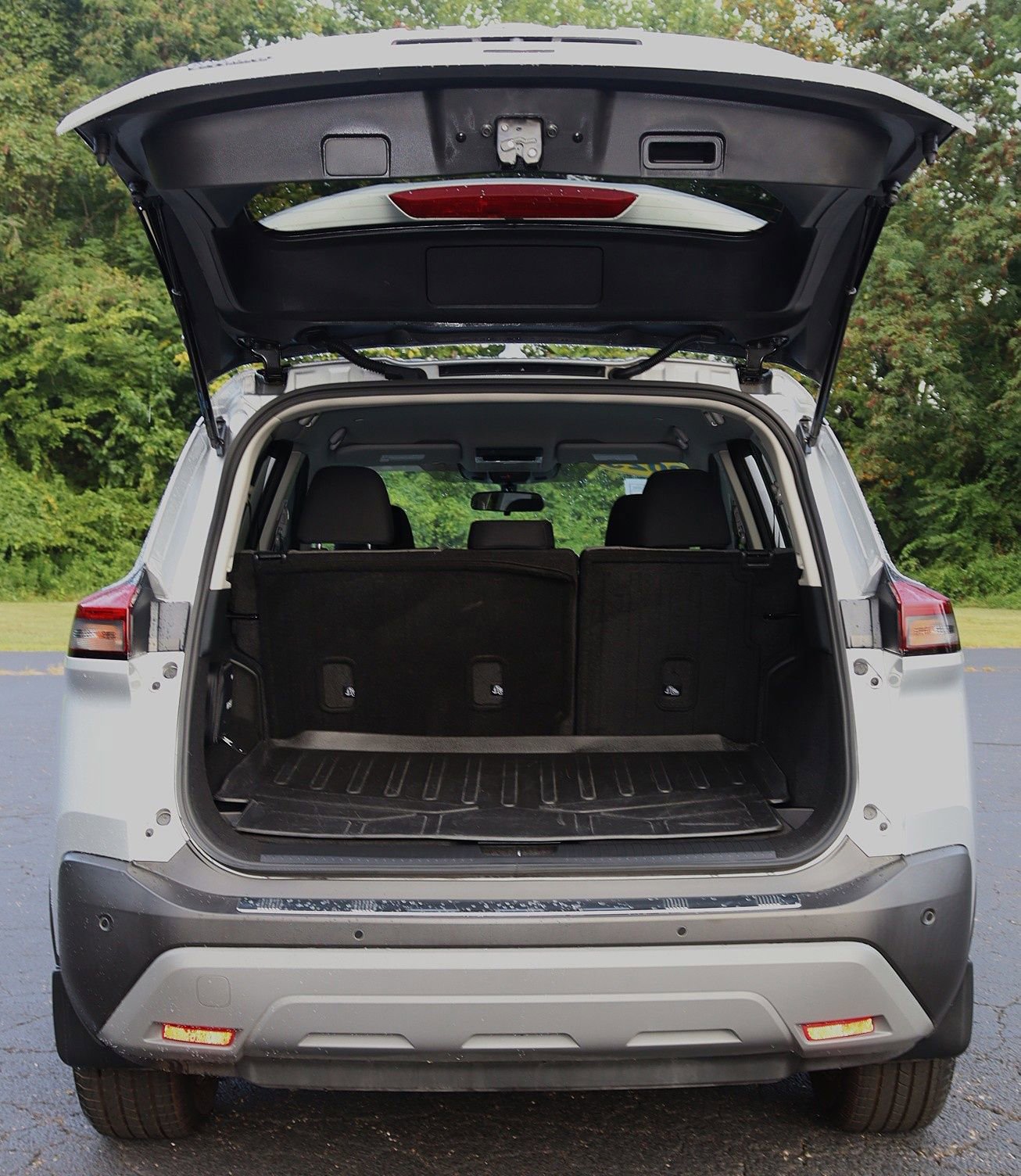 Used 2023 Nissan Rogue SV image 12