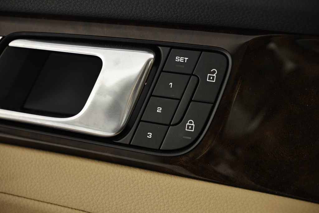 Certified 2023 Porsche Panamera image 19