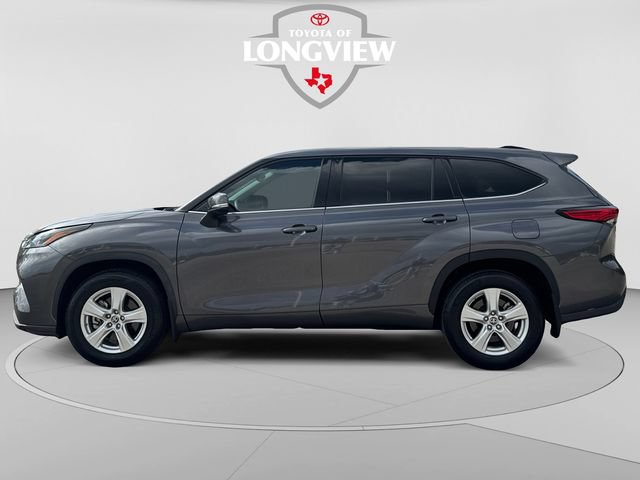 Used 2022 Toyota Highlander L FWD image 2