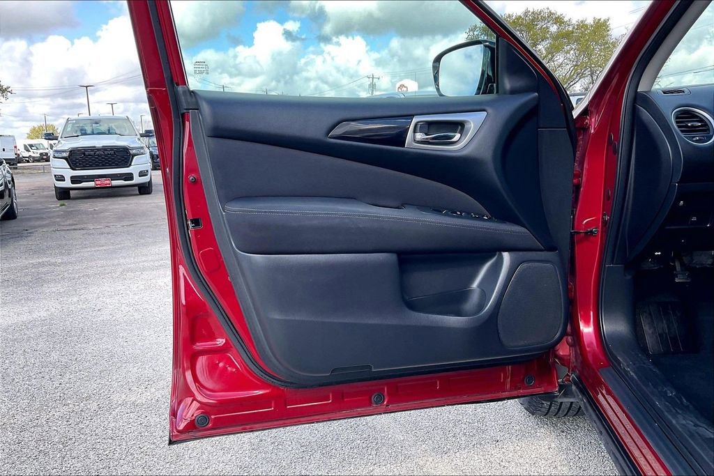 Used 2017 Nissan Pathfinder SV FWD image 17