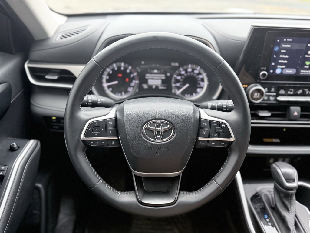 Used 2024 Toyota Highlander XLE image 12