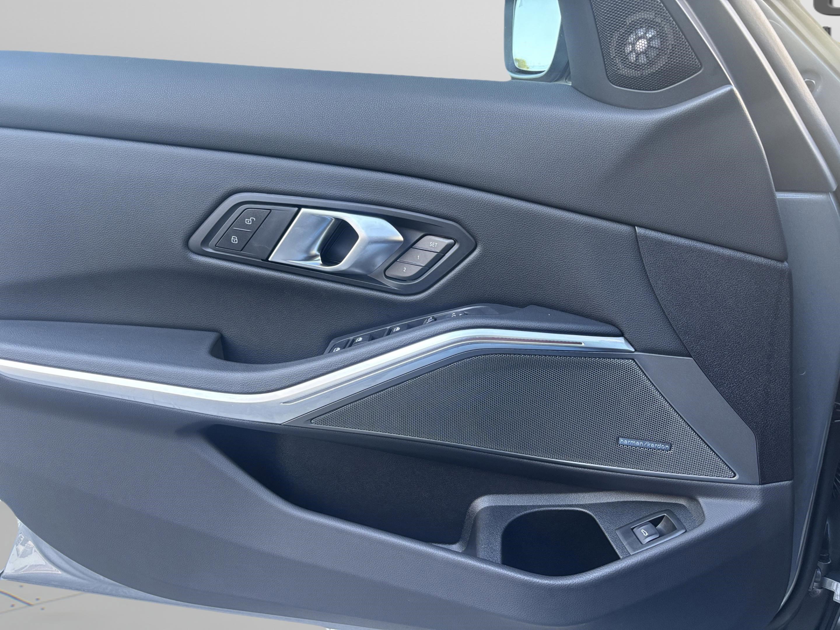 Used 2026 BMW 330i Sedan w/ Premium Package image 33