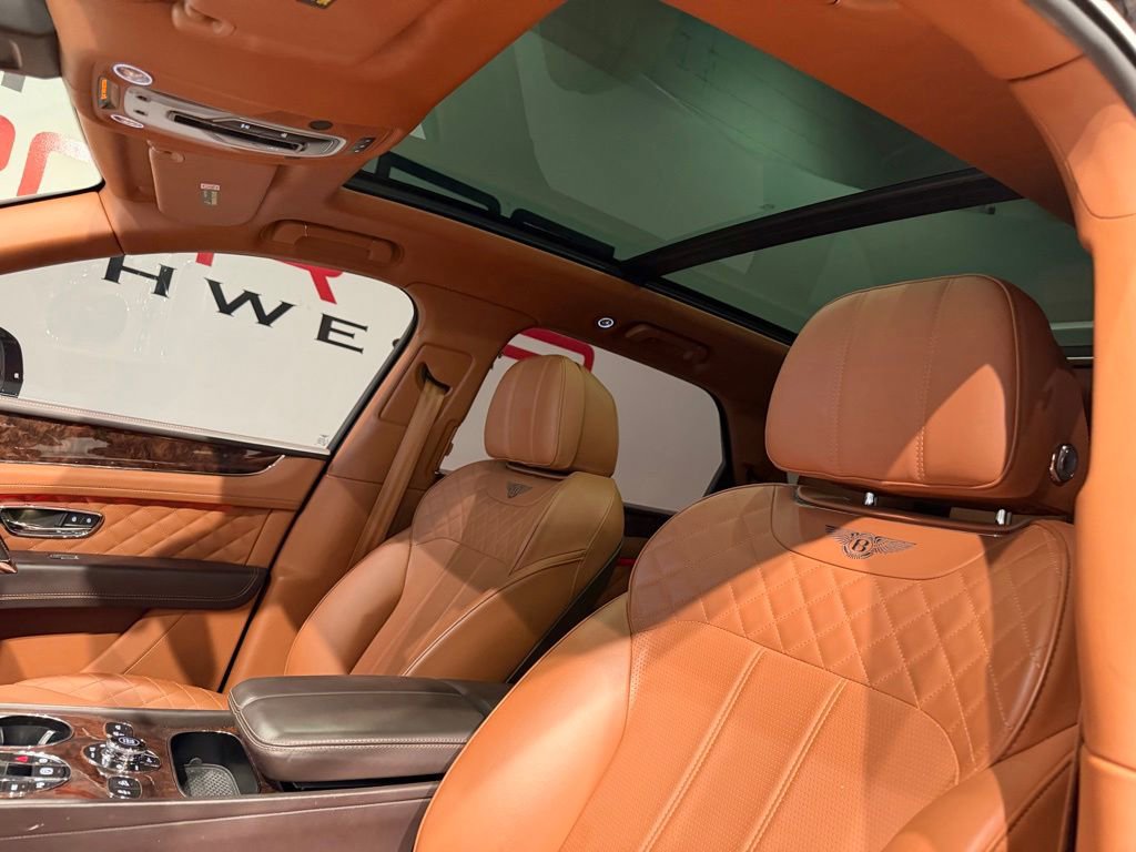 Used 2018 Bentley Bentayga AWD/4WD image 24
