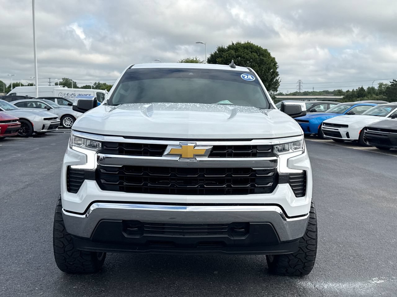 Used 2024 Chevrolet Silverado 1500 LT AWD/4WD image 8