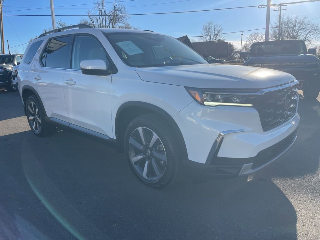 Used 2025 Honda Pilot Touring image 7