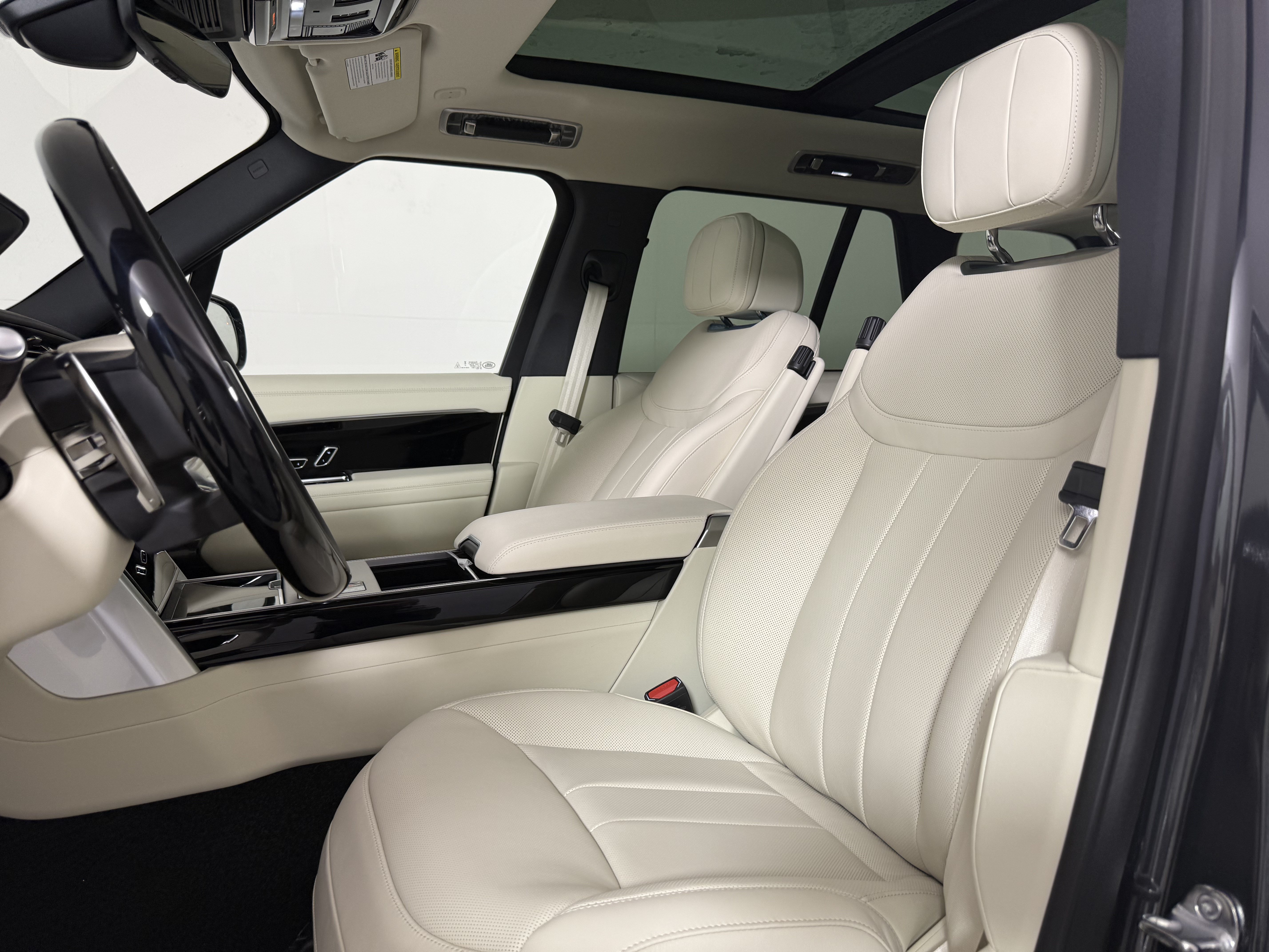 New 2026 Land Rover Range Rover SE AWD/4WD image 5