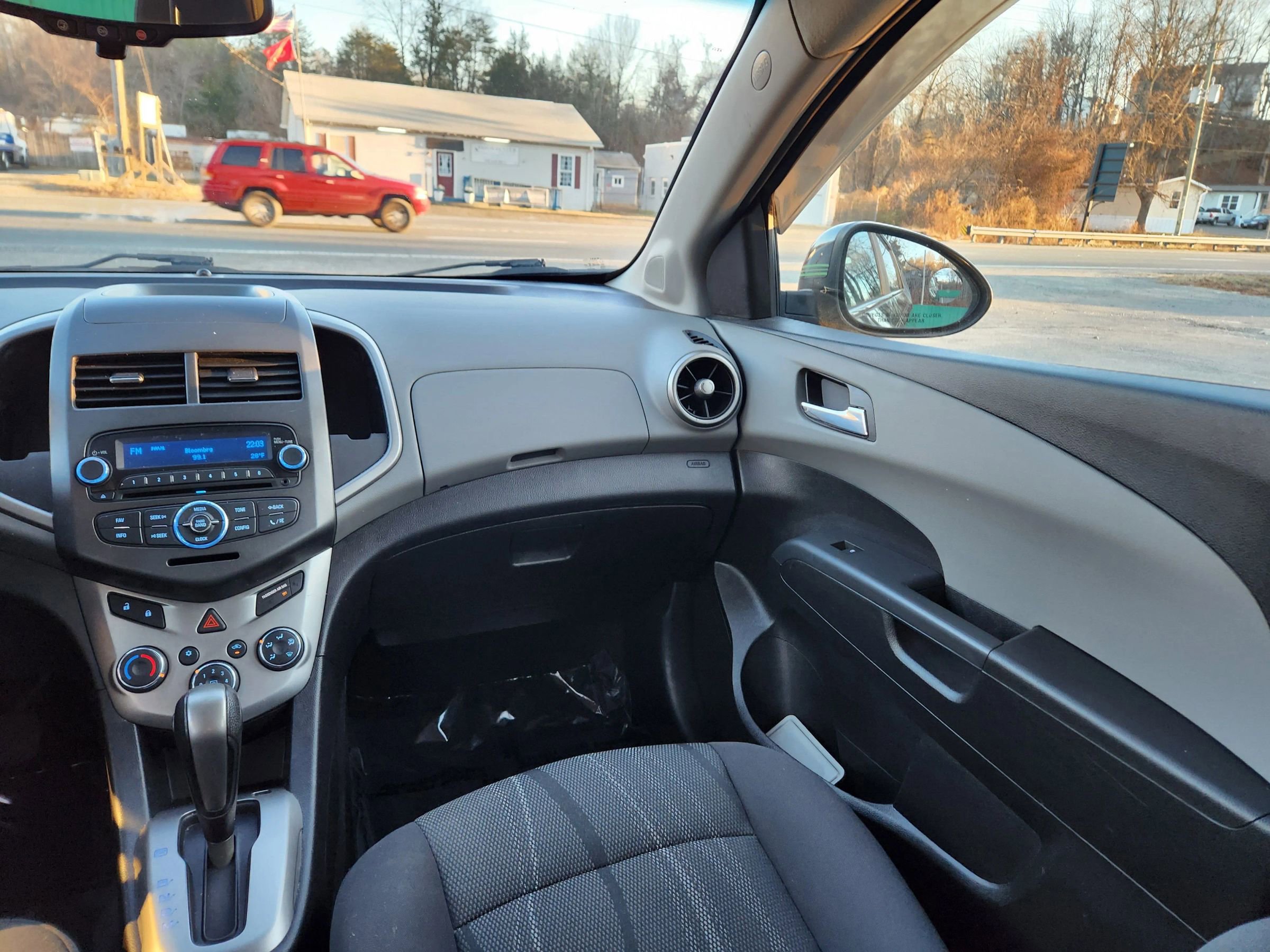 Used 2014 Chevrolet Sonic LT image 28