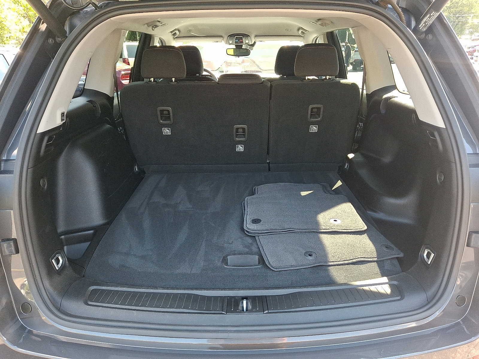 Certified 2022 Jeep Grand Cherokee Laredo w/ Luxury Tech Group I image 28