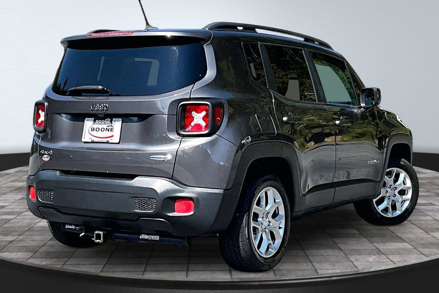 Used 2017 Jeep Renegade Latitude AWD/4WD image 14