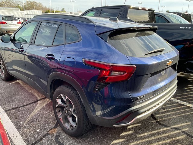 Used 2024 Chevrolet Trax LT w/ Driver Confidence Package image 4